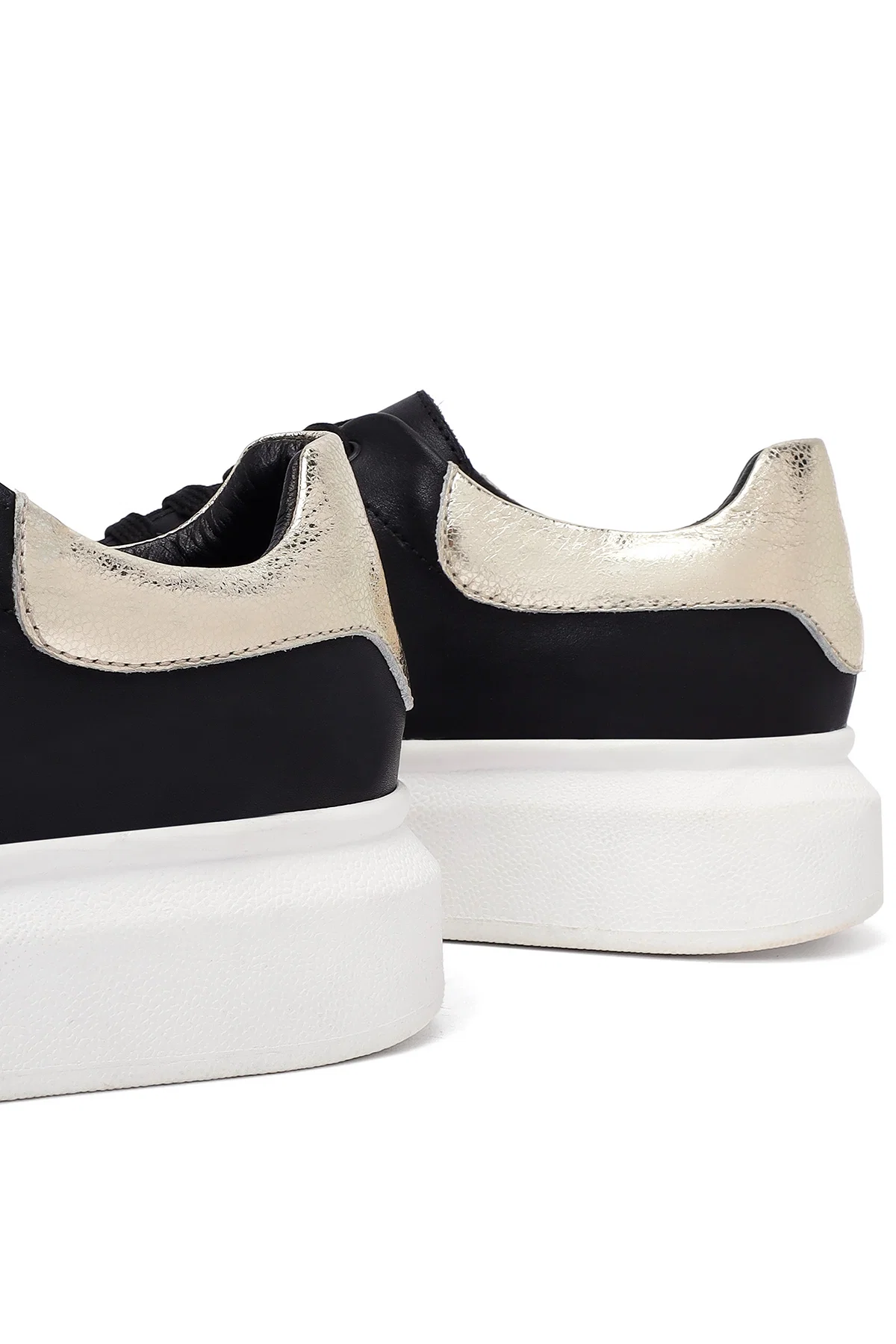 Kadın Siyah Bağcıklı Kalın Tabanlı Deri Sneaker - Image 10