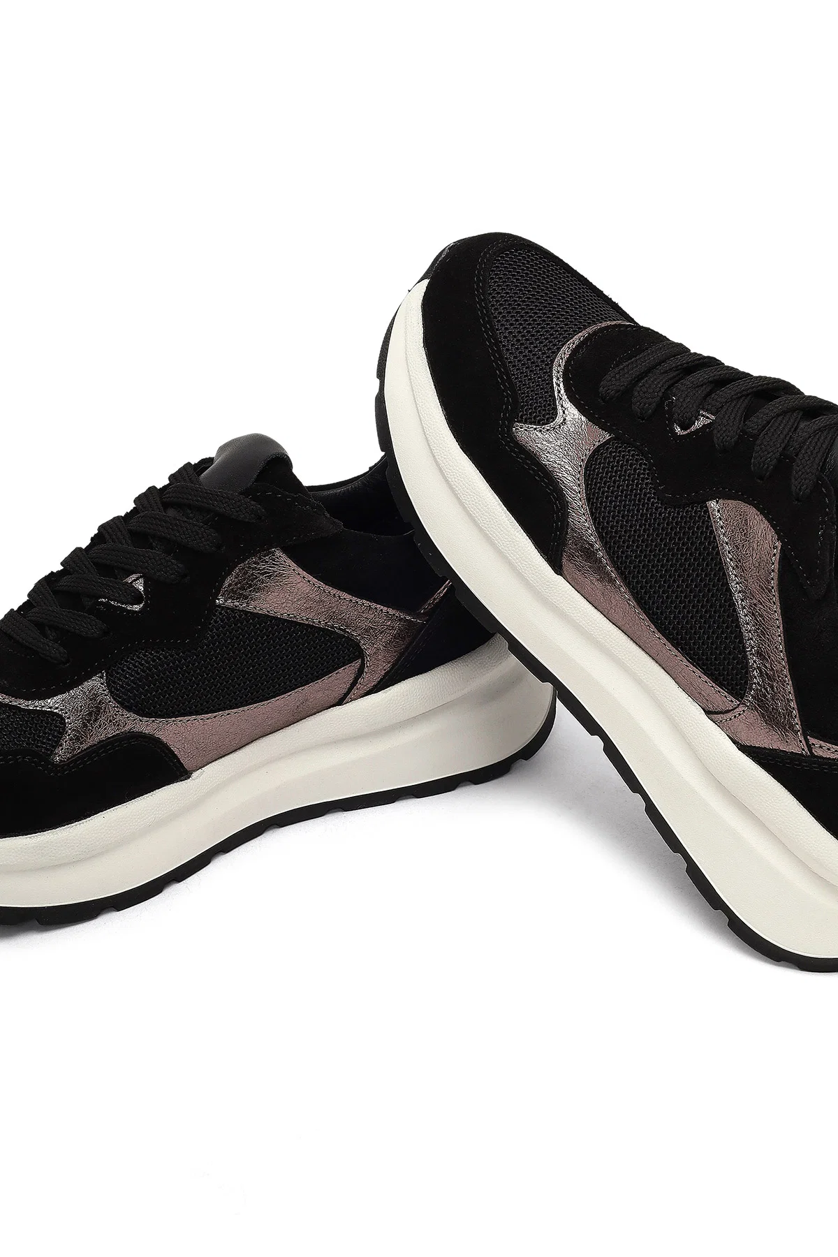 Kadın Siyah Bağcıklı Kalın Tabanlı Deri Sneaker - Image 10