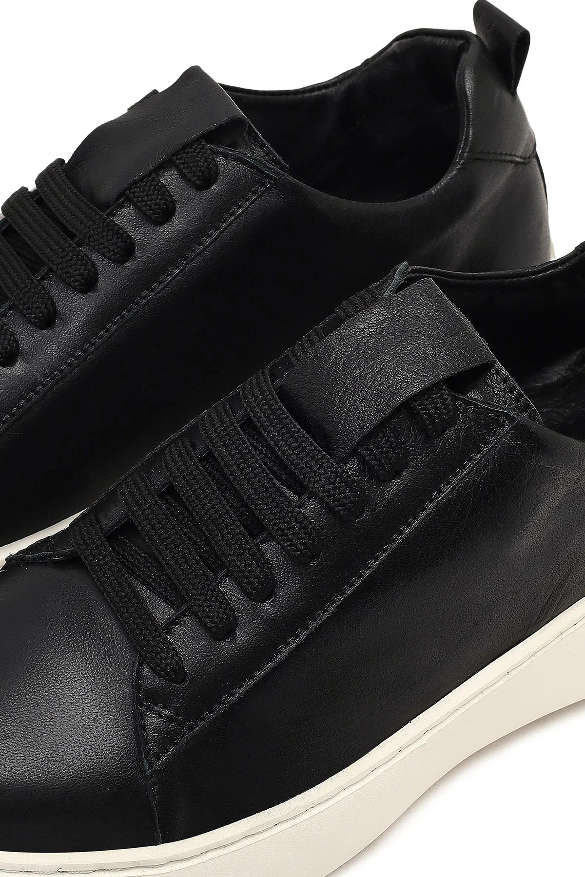 Kadın Siyah Bağcıklı Kalın Tabanlı Deri Sneaker - Image 10