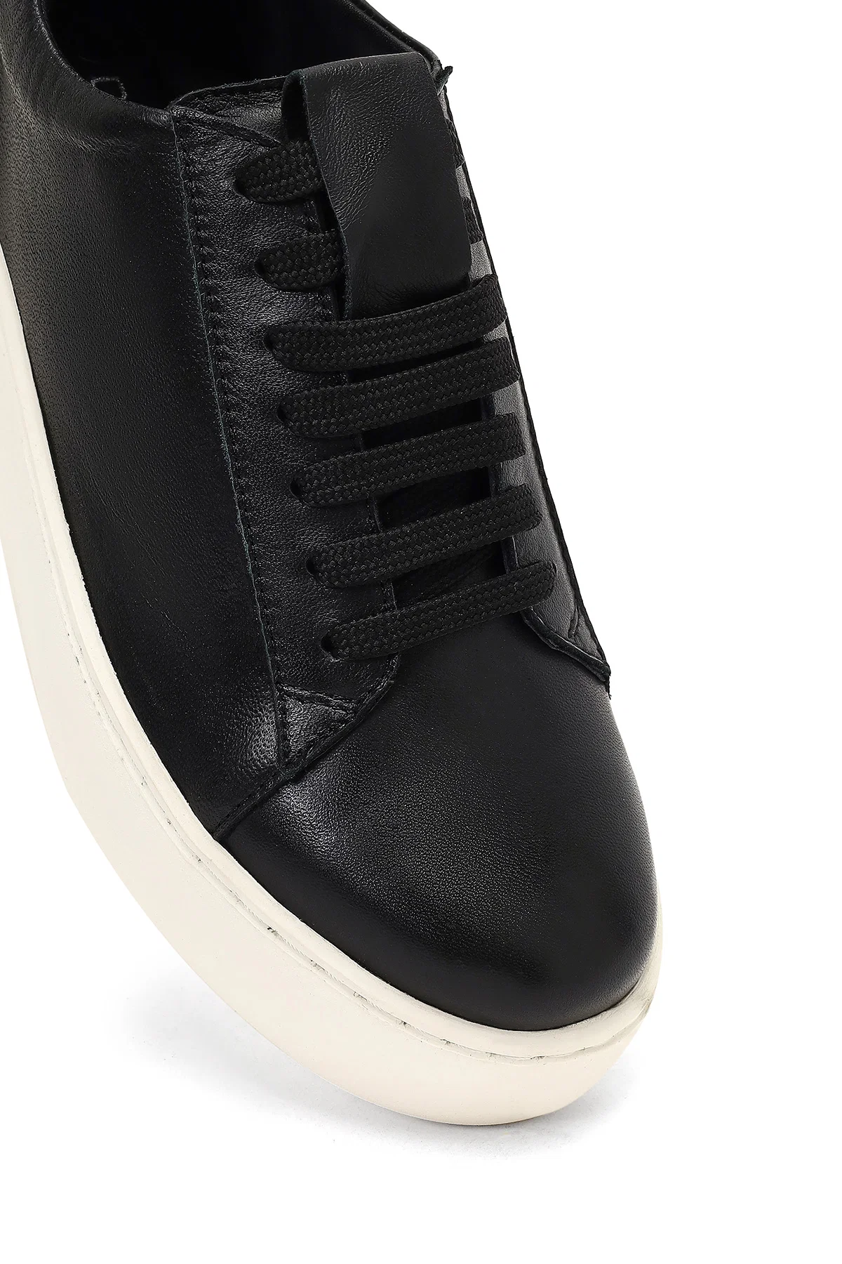 Kadın Siyah Bağcıklı Kalın Tabanlı Deri Sneaker - Image 9