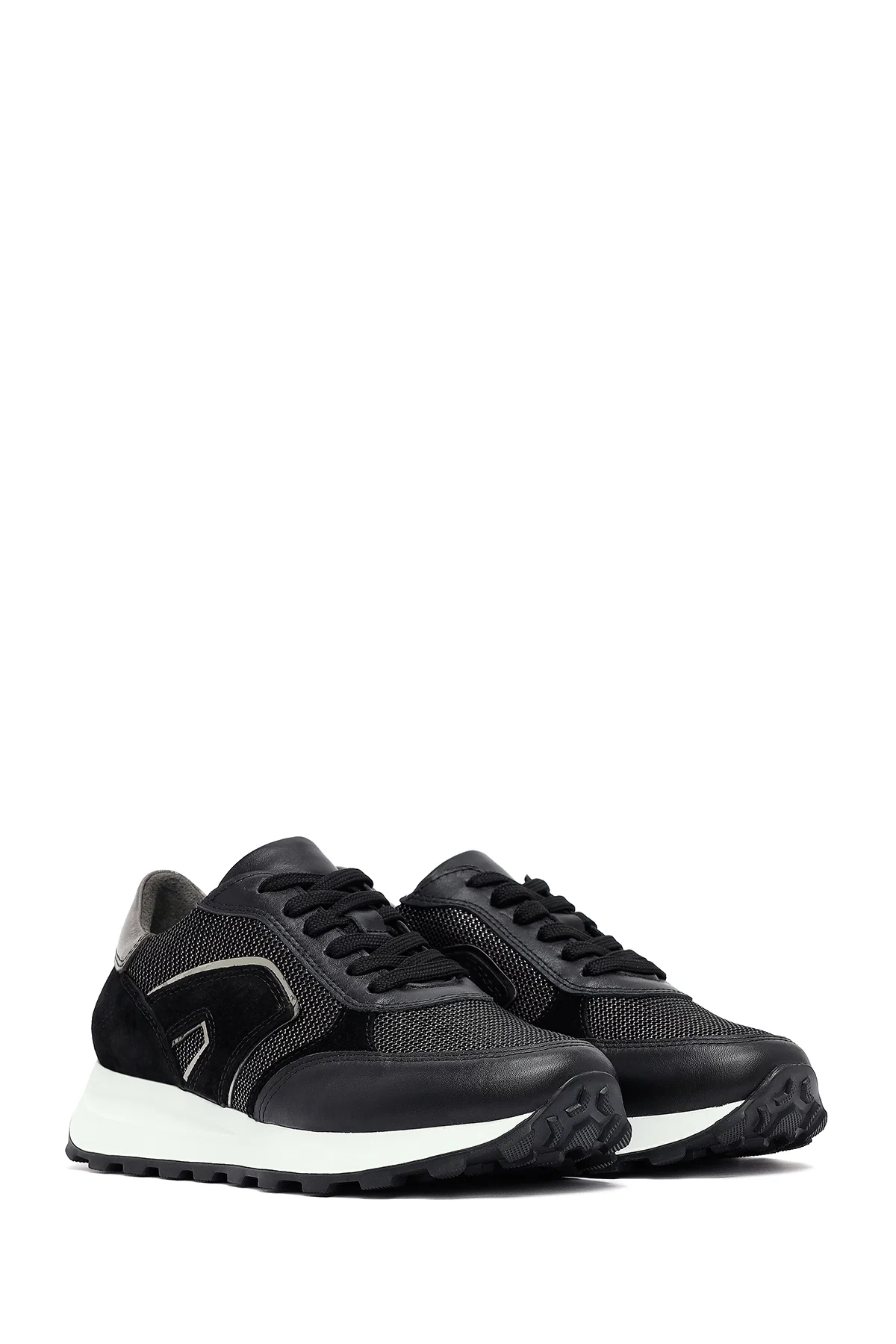 Kadın Siyah Bağcıklı Kalın Tabanlı Deri Sneaker - Image 3