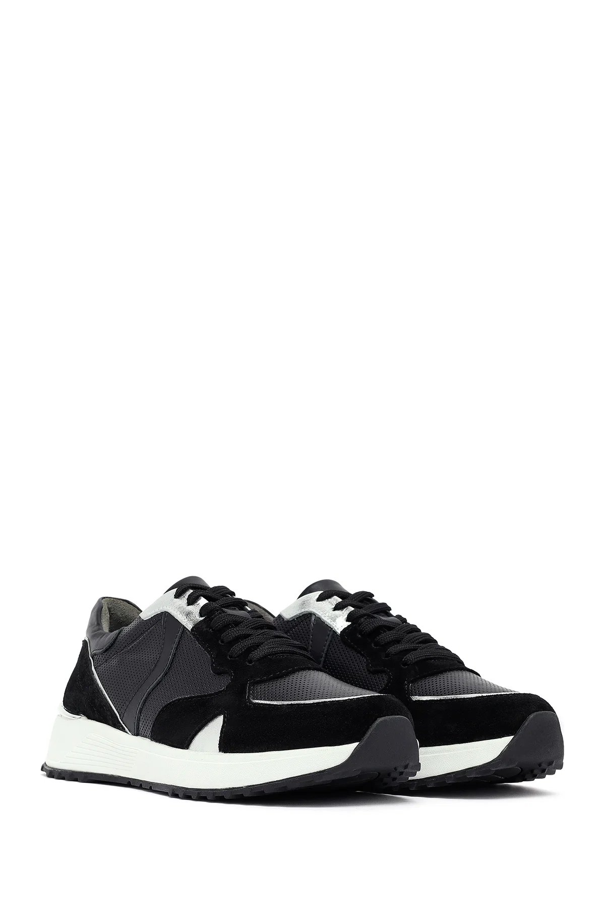 Kadın Siyah Bağcıklı Kalın Tabanlı Deri Sneaker - Image 3