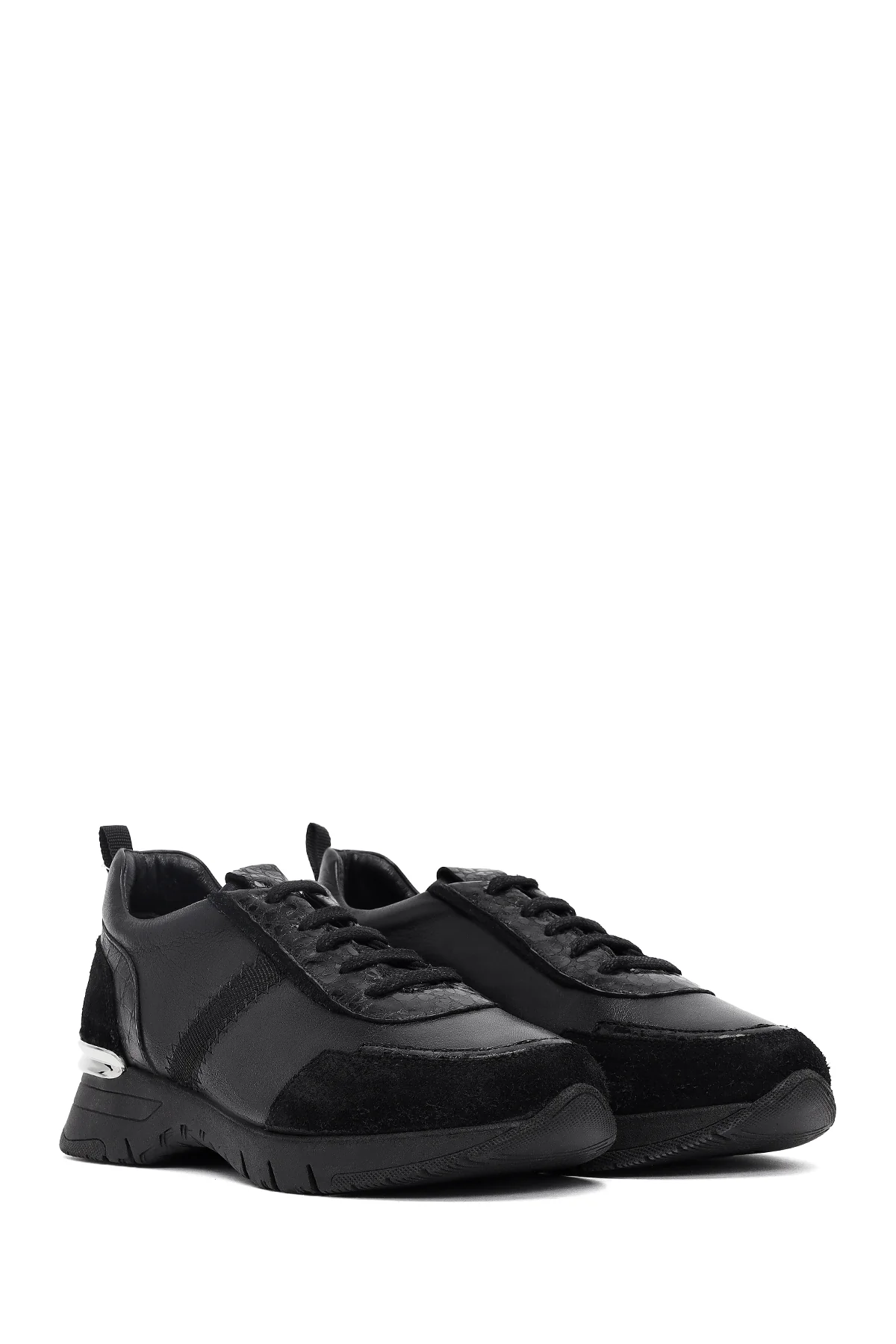 Kadın Siyah Bağcıklı Kalın Tabanlı Deri Sneaker - Image 3