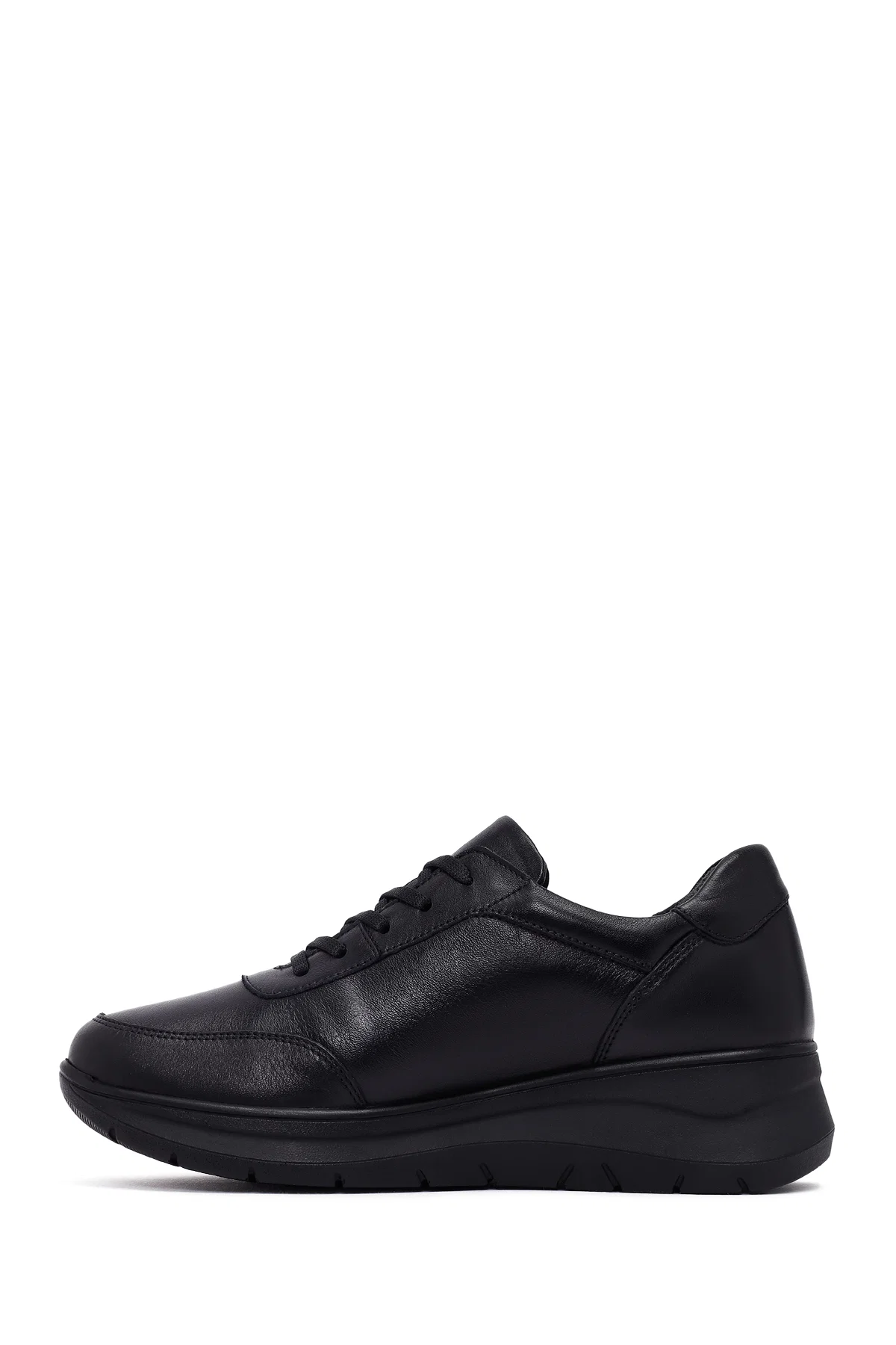 Kadın Siyah Bağcıklı Kalın Tabanlı Deri Sneaker - Image 2