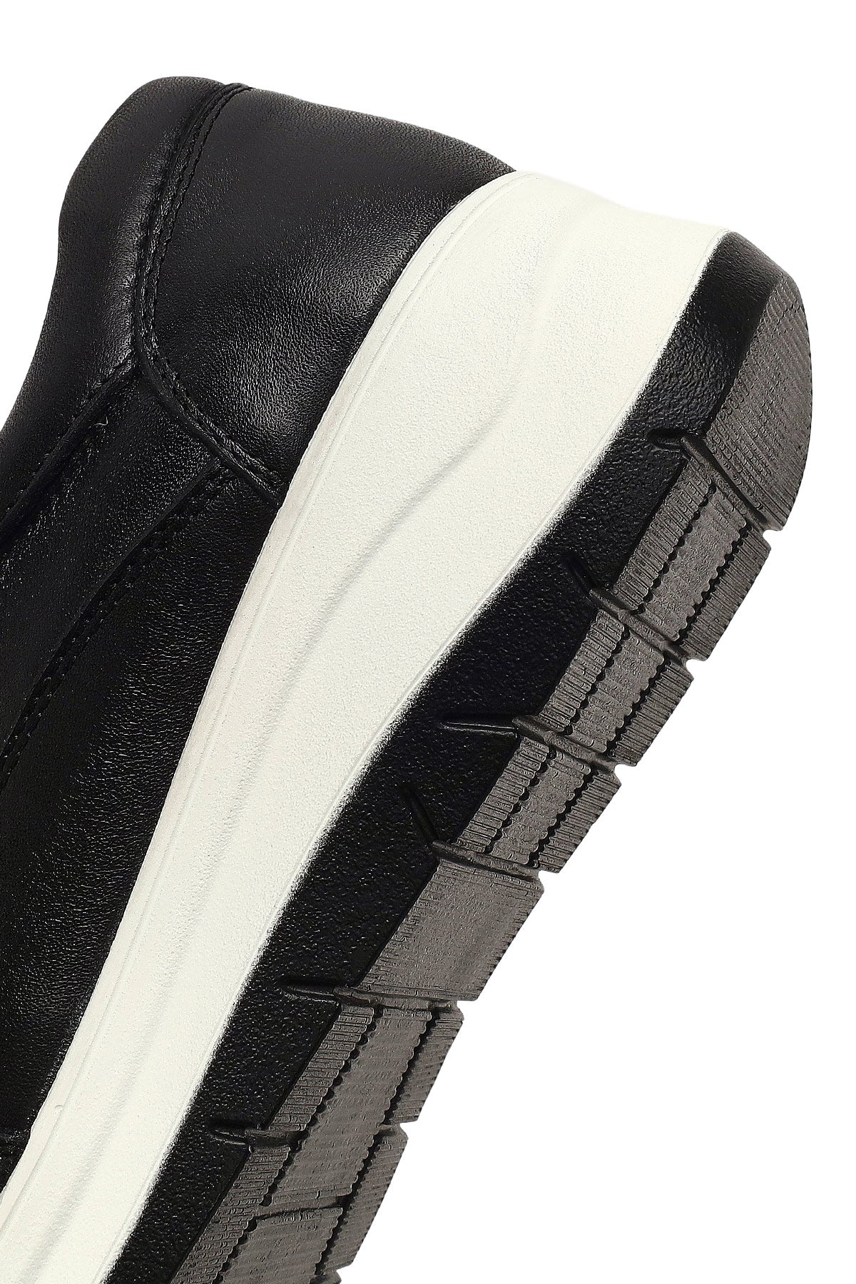 Kadın Siyah Bağcıklı Kalın Tabanlı Deri Sneaker - Image 9