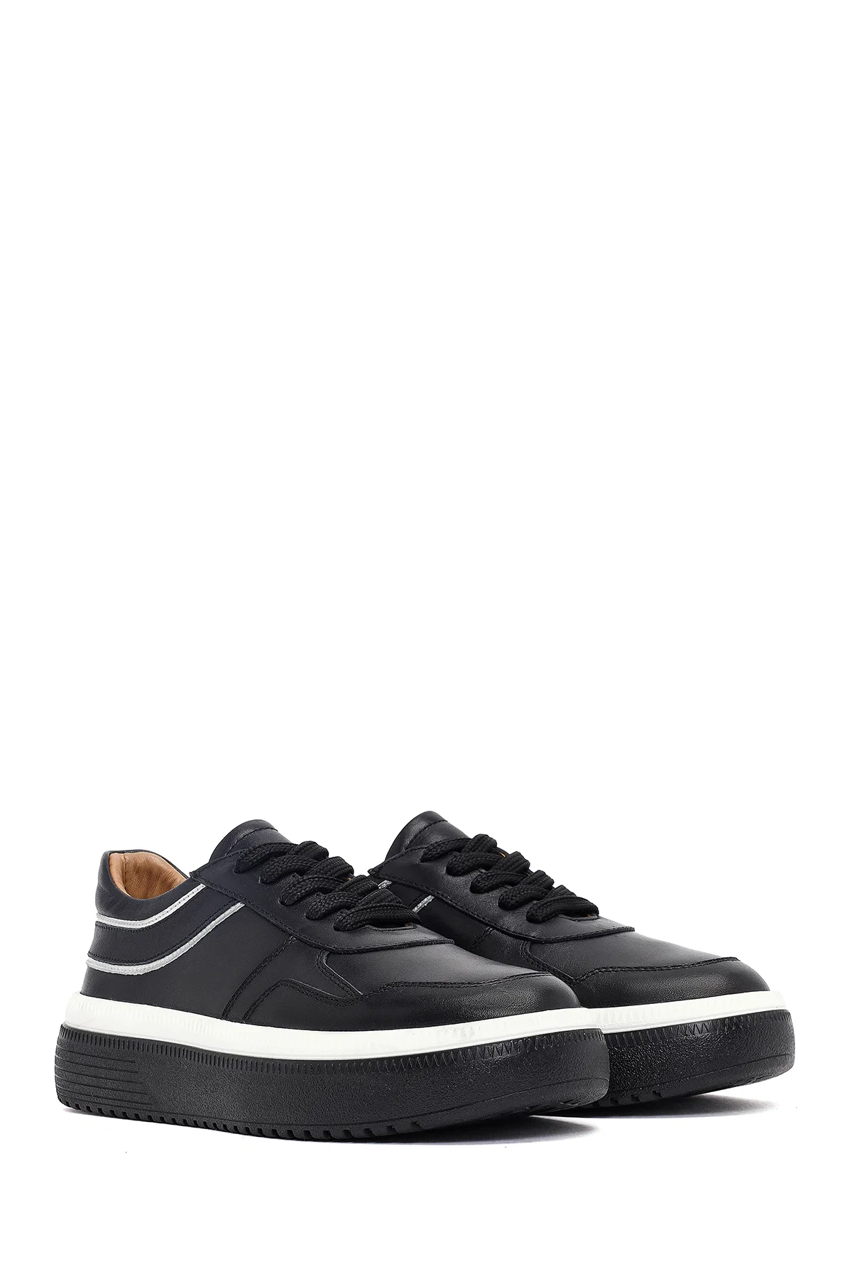 Kadın Siyah Bağcıklı Kalın Tabanlı Deri Sneaker - Image 3