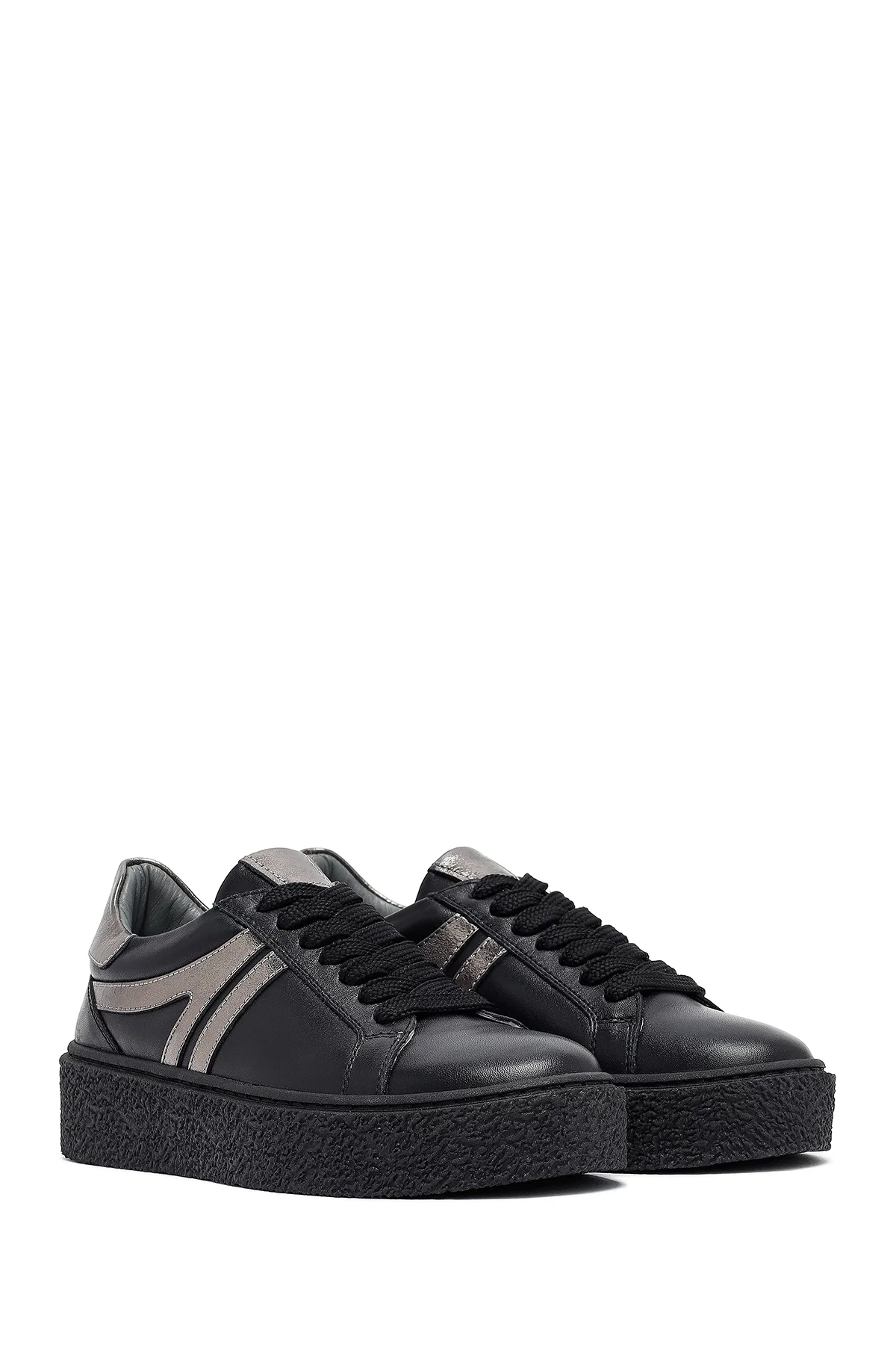 Kadın Siyah Bağcıklı Kalın Tabanlı Deri Sneaker - Image 3