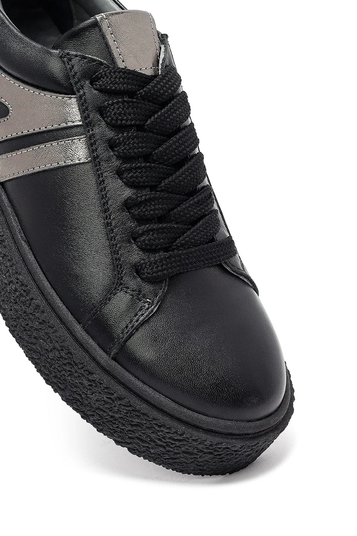 Kadın Siyah Bağcıklı Kalın Tabanlı Deri Sneaker - Image 8