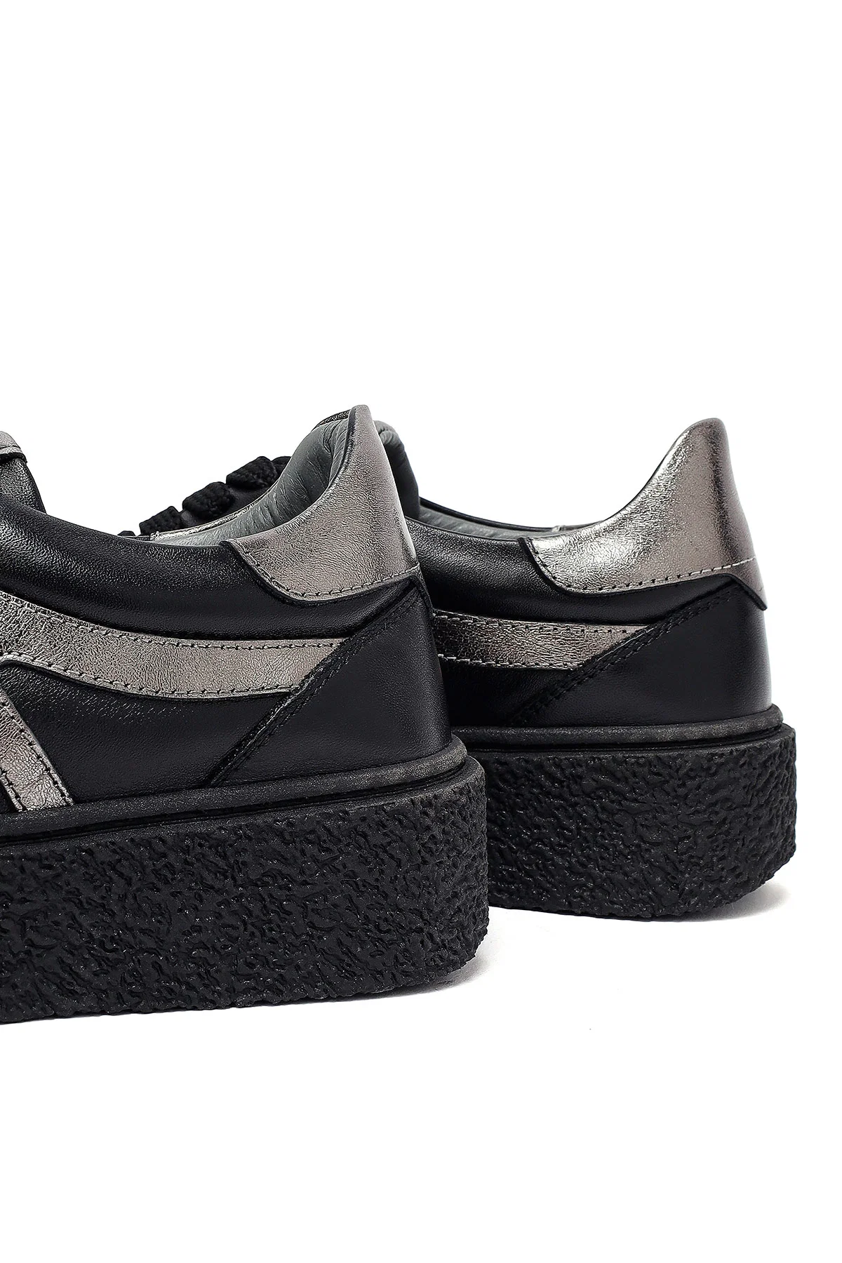Kadın Siyah Bağcıklı Kalın Tabanlı Deri Sneaker - Image 9