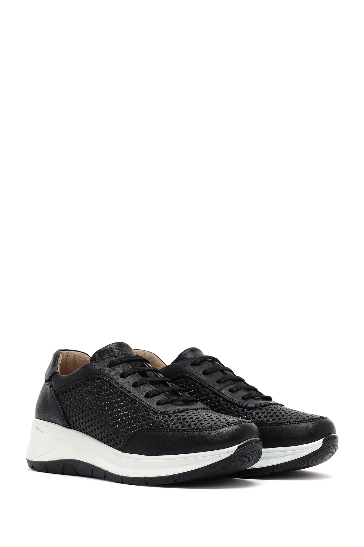 Kadın Siyah Bağcıklı Kalın Tabanlı Deri Sneaker - Image 3