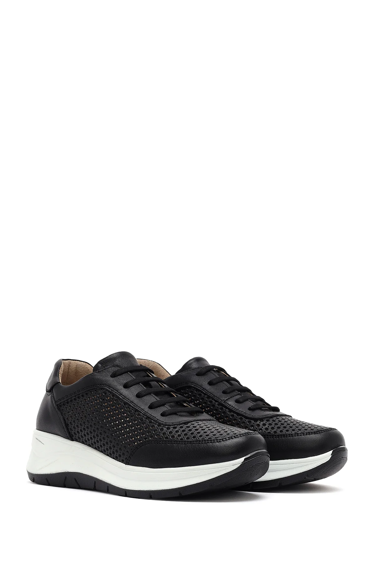 Kadın Siyah Bağcıklı Kalın Tabanlı Deri Sneaker - Image 2