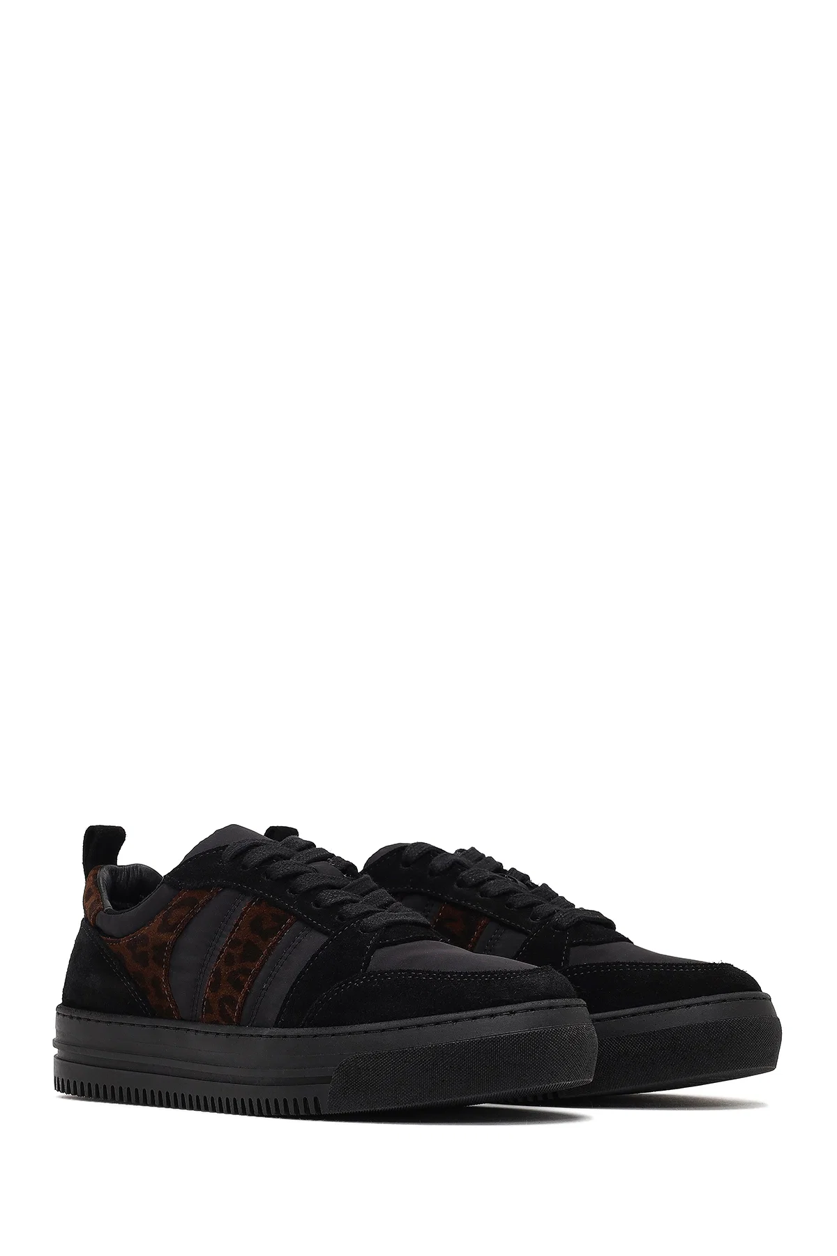 Kadın Siyah Bağcıklı Kalın Tabanlı Desenli Deri Sneaker - Image 3