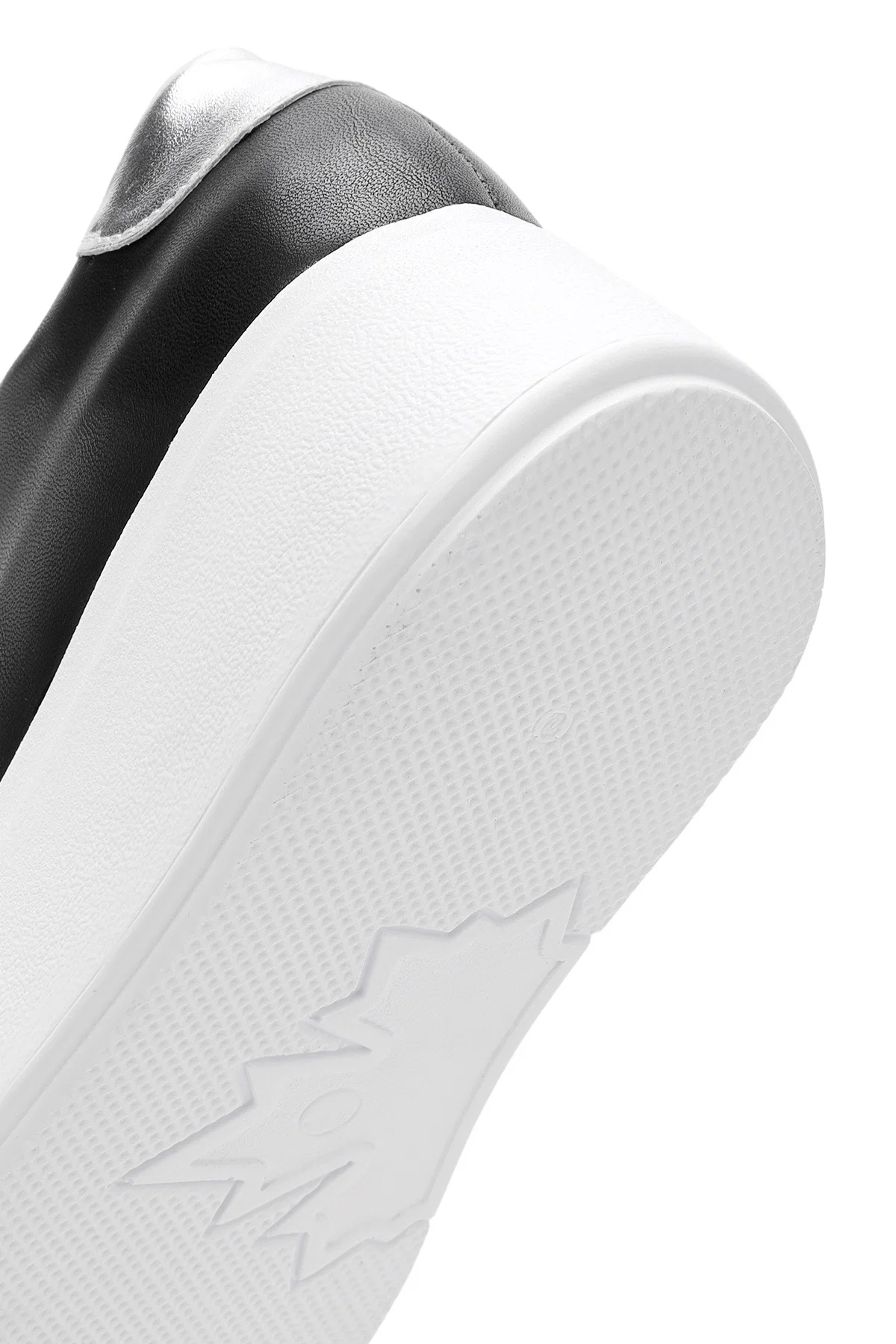 Kadın Siyah Bağcıklı Kalın Tabanlı Sneaker - Image 8