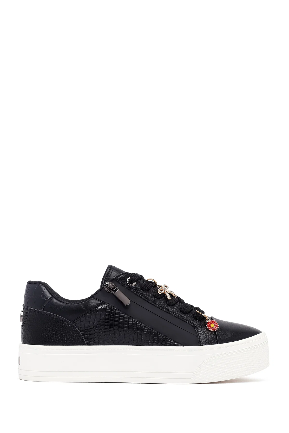 Kadın Siyah Bağcıklı Kalın Tabanlı Sneaker - Image 2