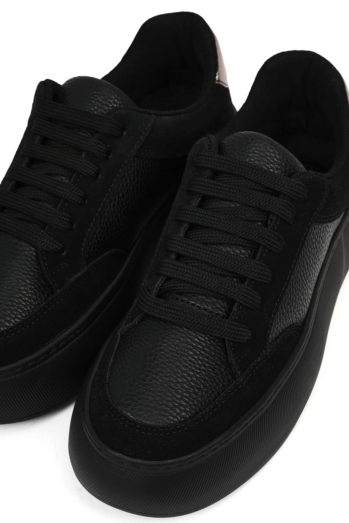 Kadın Siyah Bağcıklı Kalın Tabanlı Sneaker - Image 10