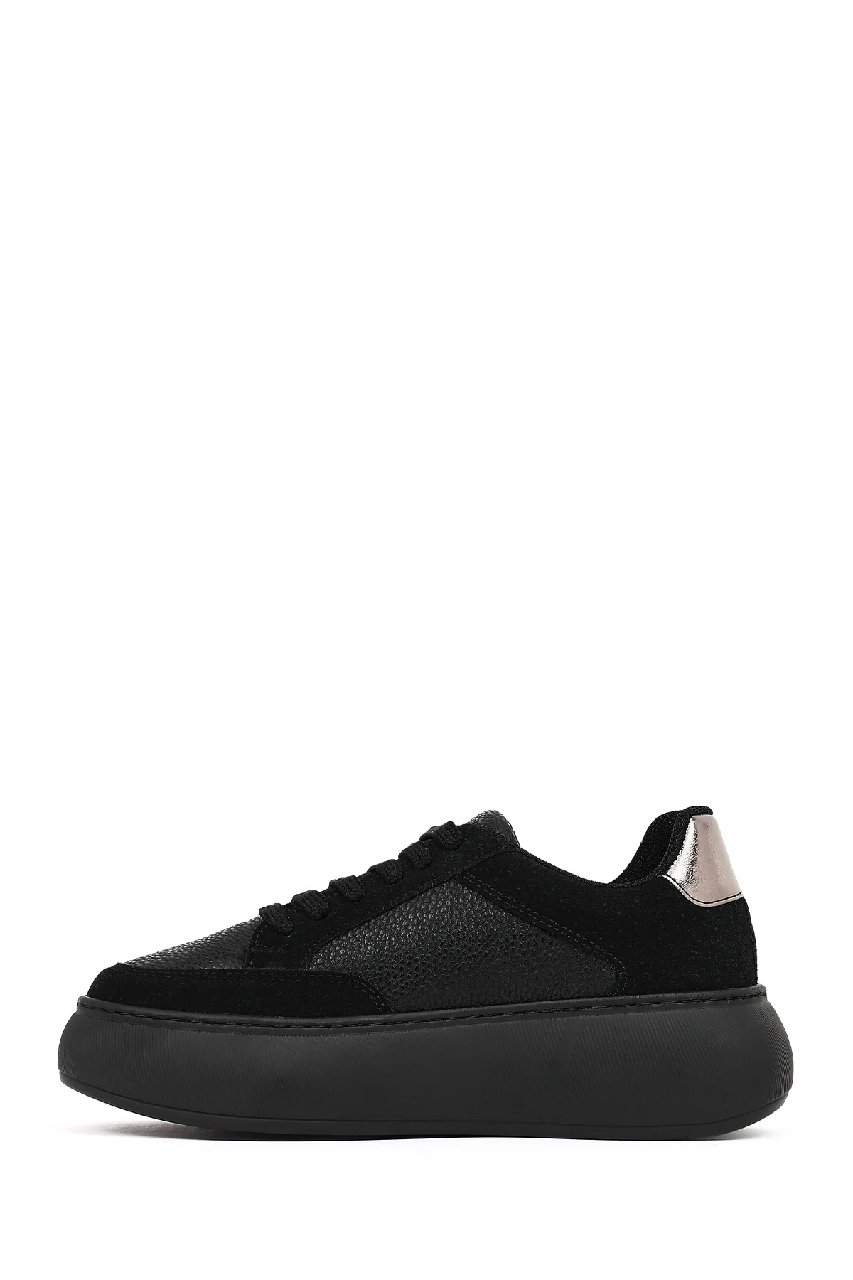 Kadın Siyah Bağcıklı Kalın Tabanlı Sneaker - Image 3