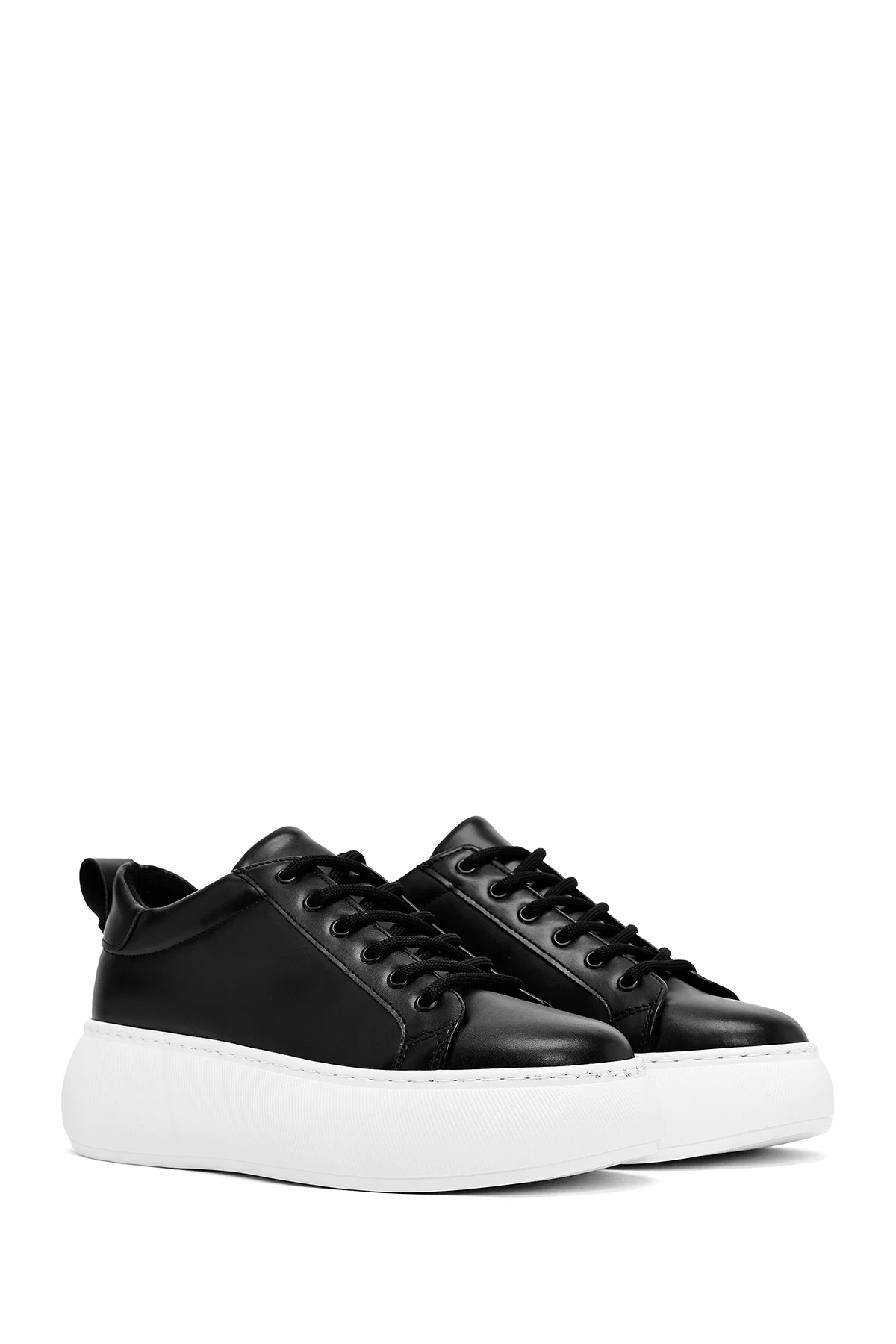 Kadın Siyah Bağcıklı Kalın Tabanlı Sneaker - Image 3