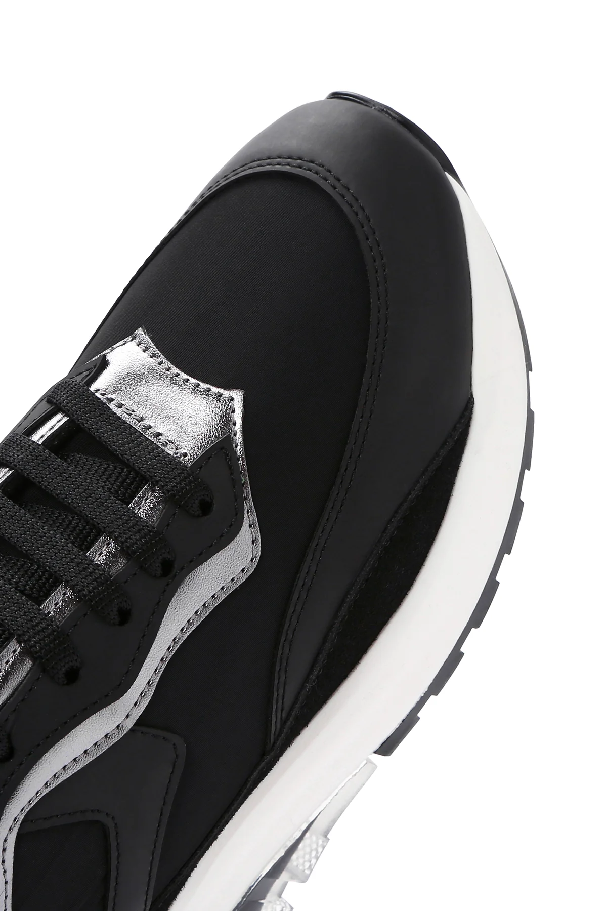 Kadın Siyah Bağcıklı Kalın Tabanlı Spor Sneaker - Image 9
