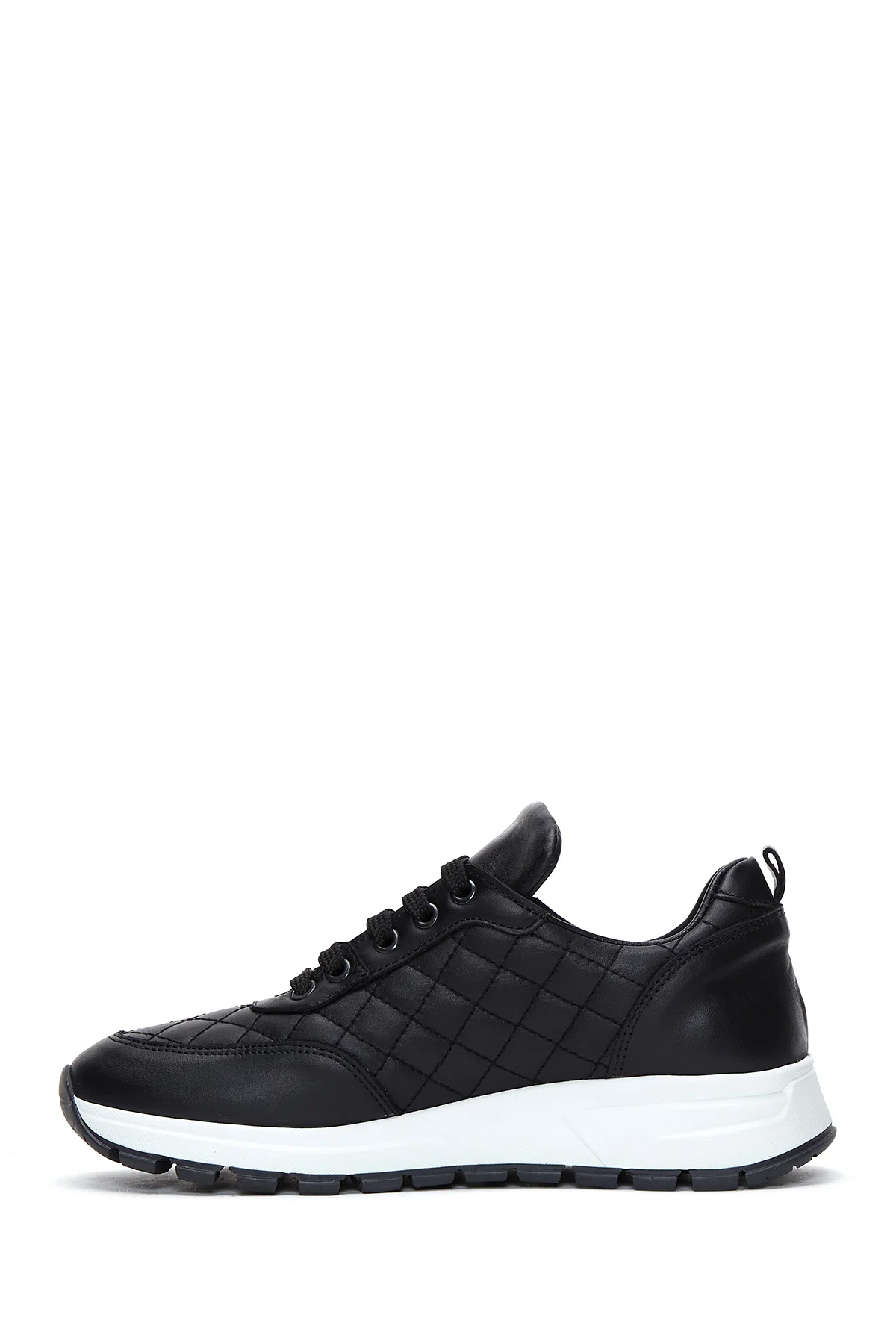 Kadın Siyah Bağcıklı Kapitone Desenli Deri Sneaker - Image 2