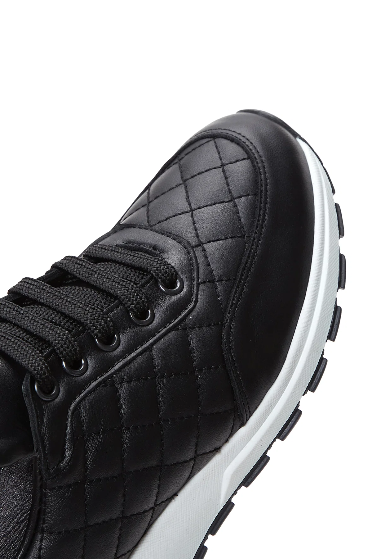 Kadın Siyah Bağcıklı Kapitone Desenli Deri Sneaker - Image 7