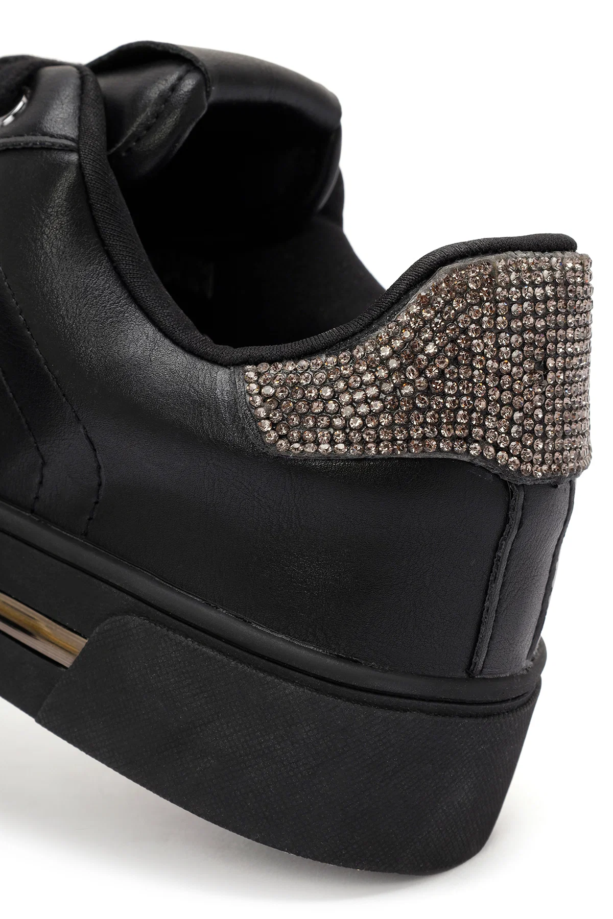 Kadın Siyah Bağcıklı Taş Detaylı Deri Sneaker - Image 11