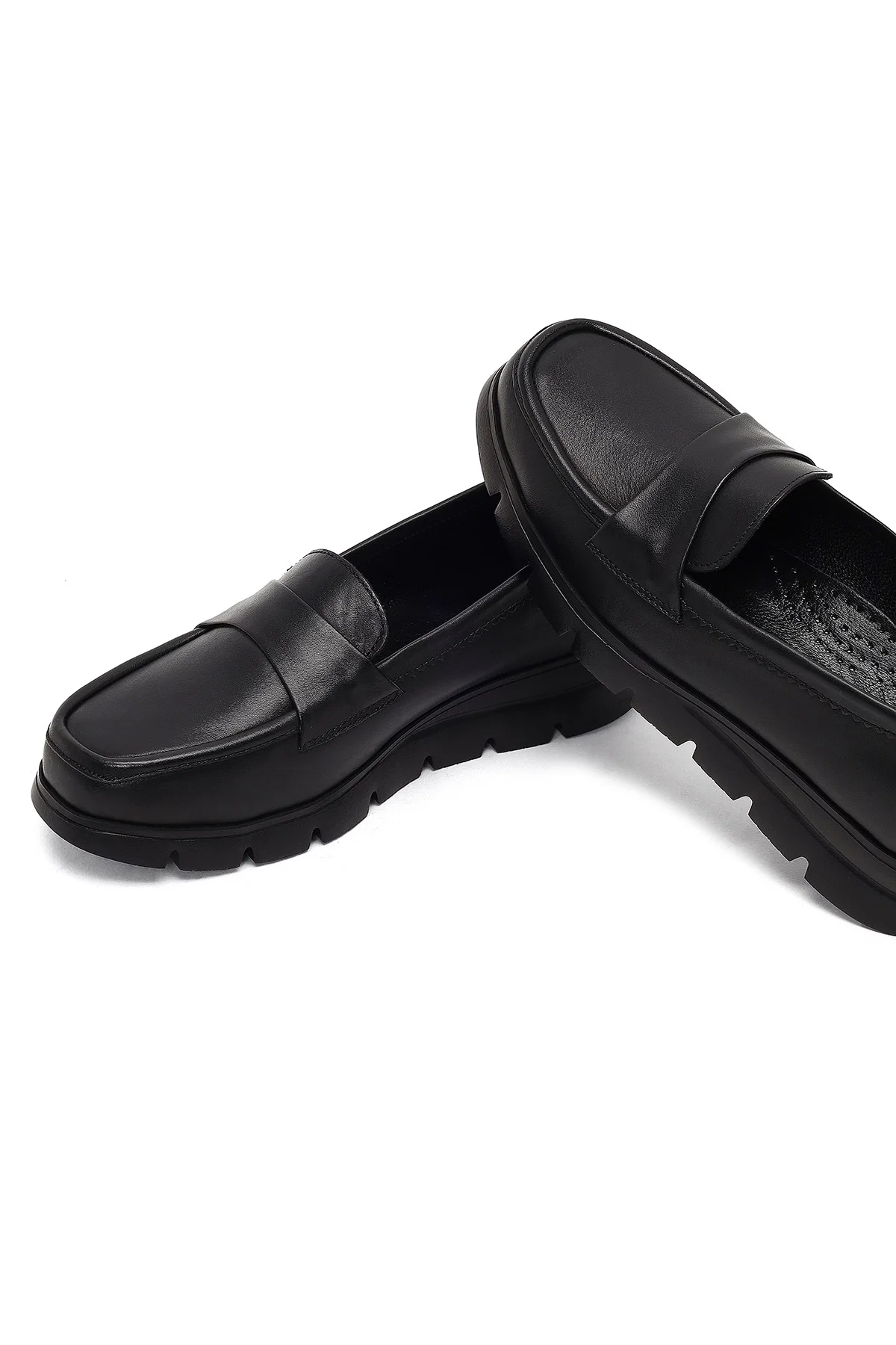 Kadın Siyah Dolgu Topuklu Deri Comfort Loafer - Image 10