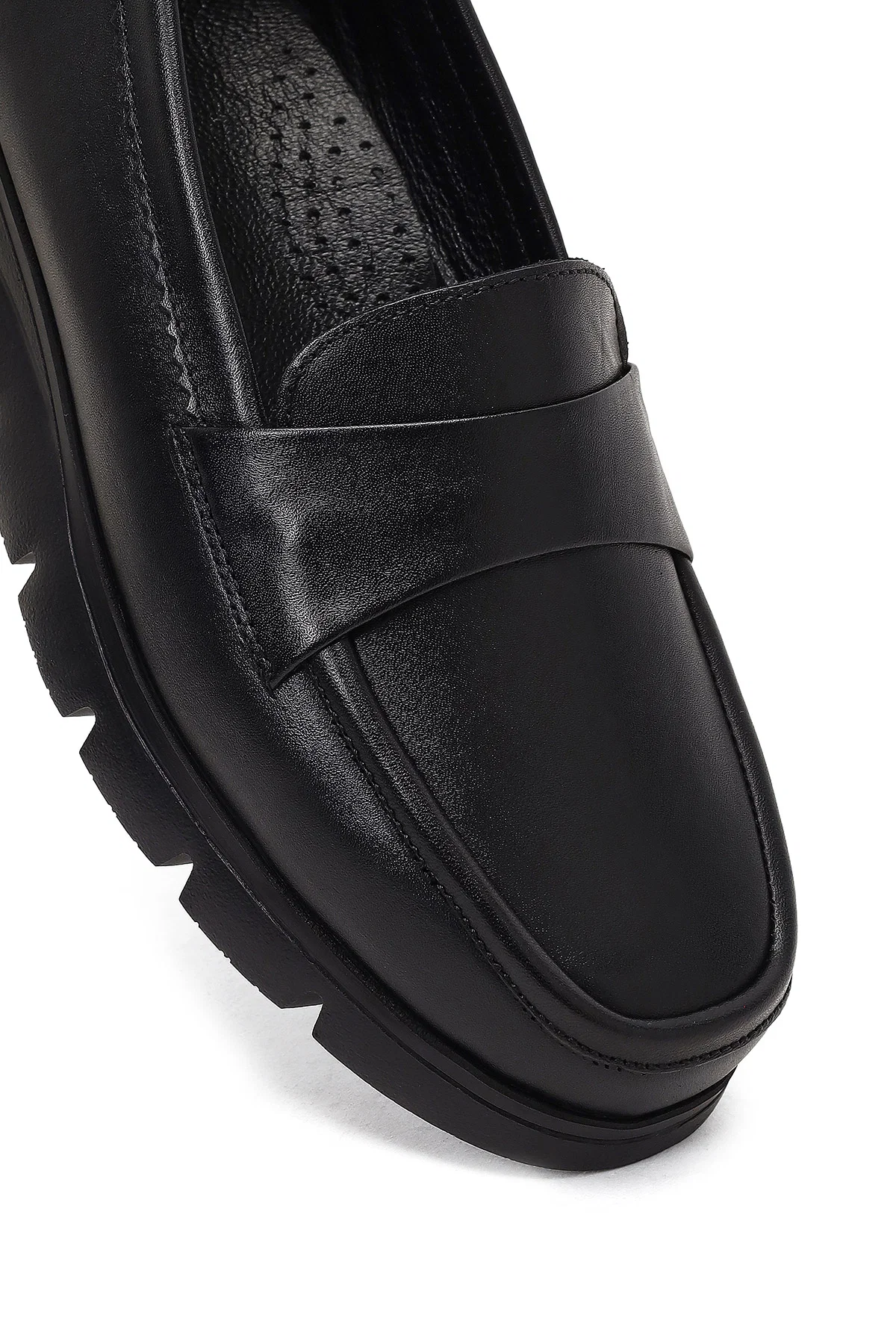 Kadın Siyah Dolgu Topuklu Deri Comfort Loafer - Image 9