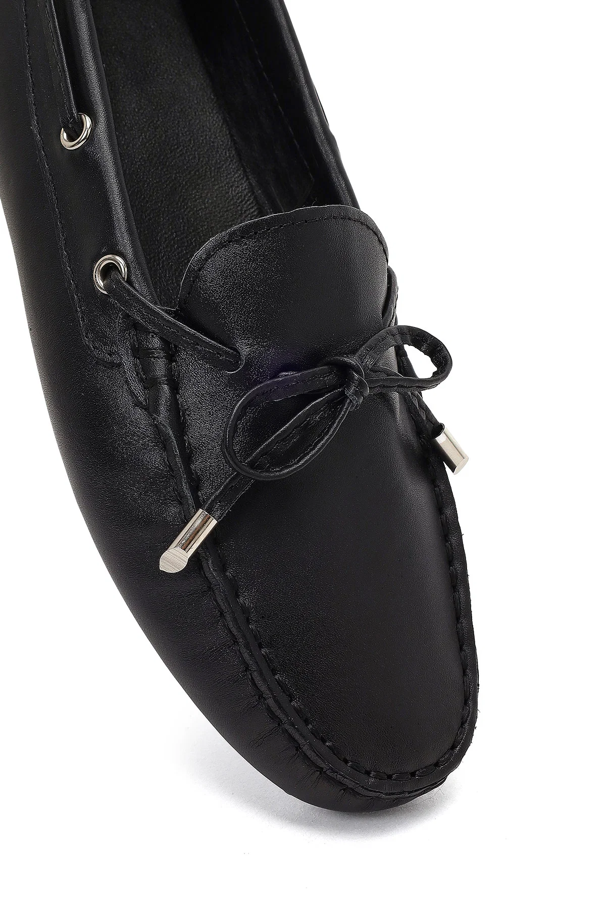 Kadın Siyah Püsküllü Deri Loafer - Image 9