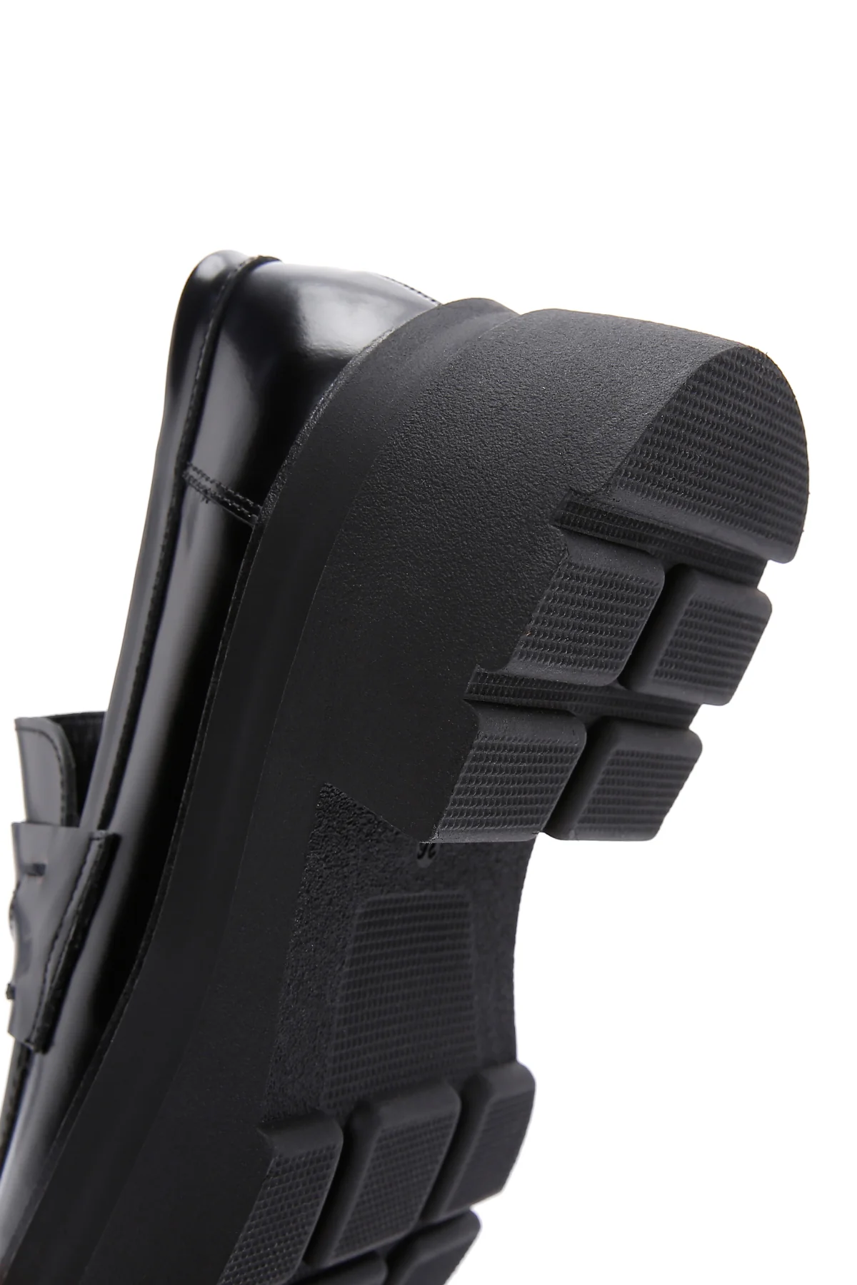 Kadın Siyah Rugan Deri Makosen Ayakkabı - Image 8