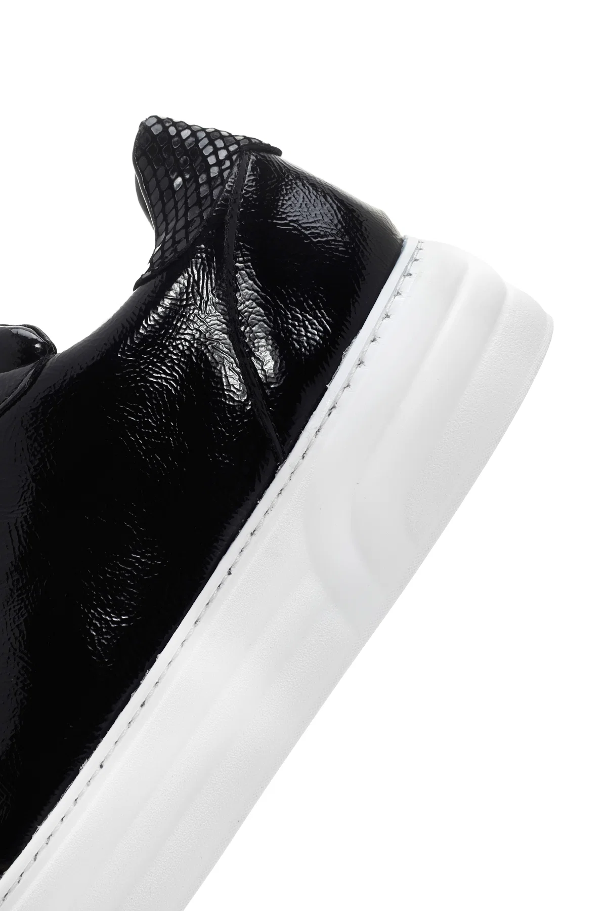 Kadın Siyah Rugan Kalın Tabanlı Sneaker - Image 7