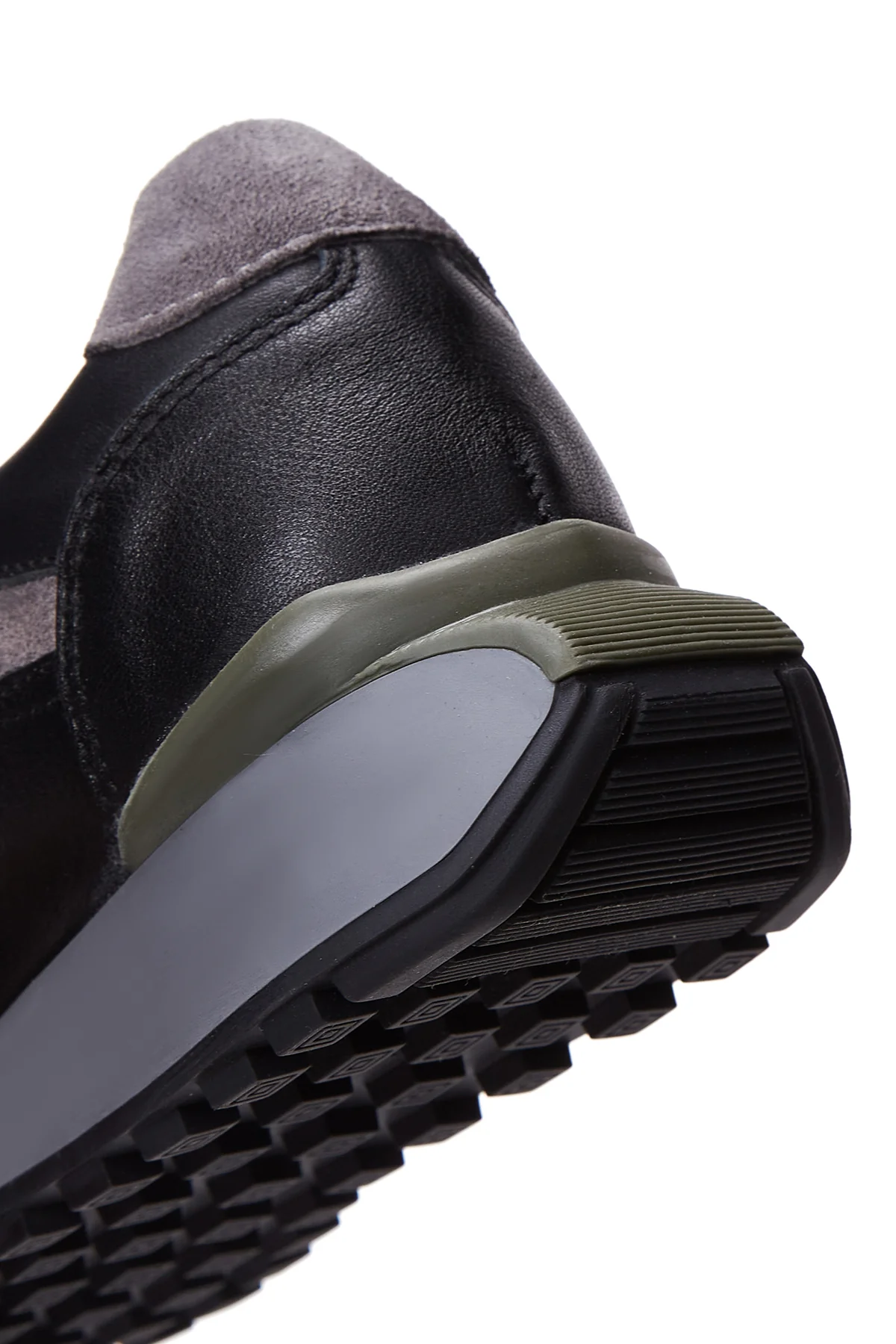 Kadın Siyah Süet Detaylı Deri Sneaker - Image 7