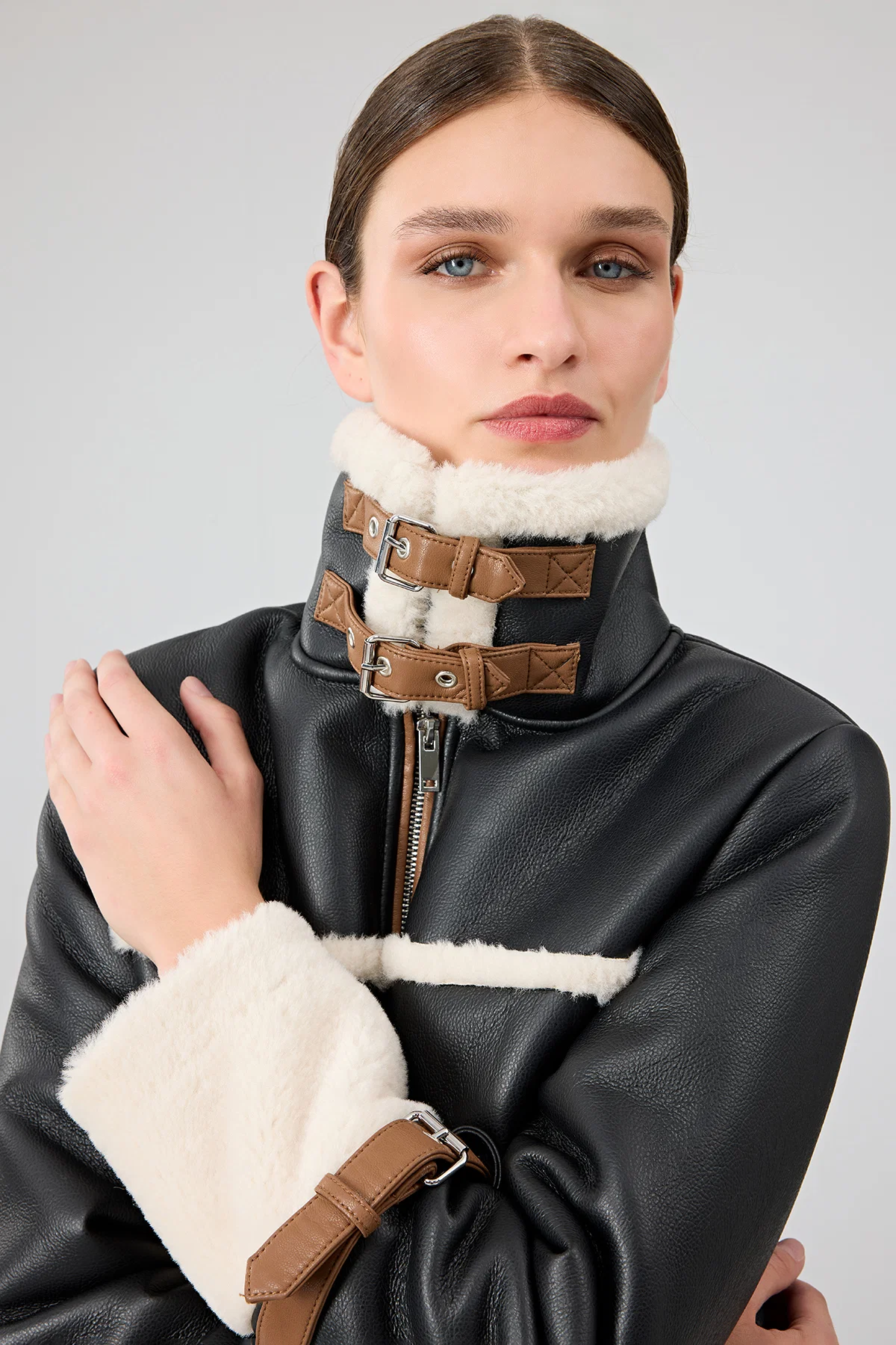 Megeve Kadın Siyah Kısa Teddy Mont - Image 7