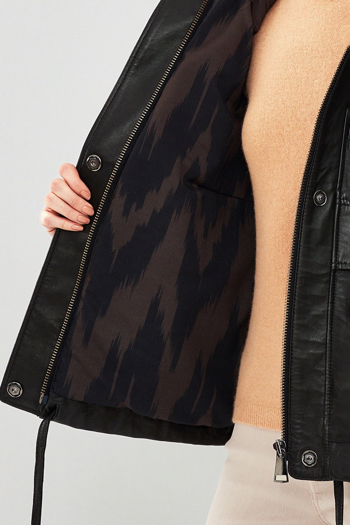 Shelly Kadın Siyah Oversize Kapüşonlu Deri Ceket - Image 6
