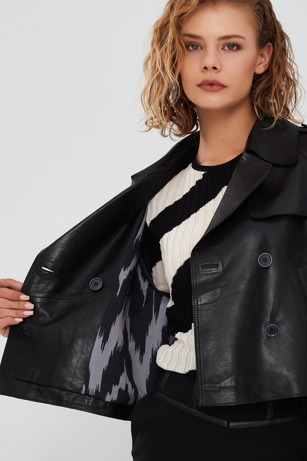 Tracy Kadın Siyah Oversize Kısa Deri Mont - Image 6