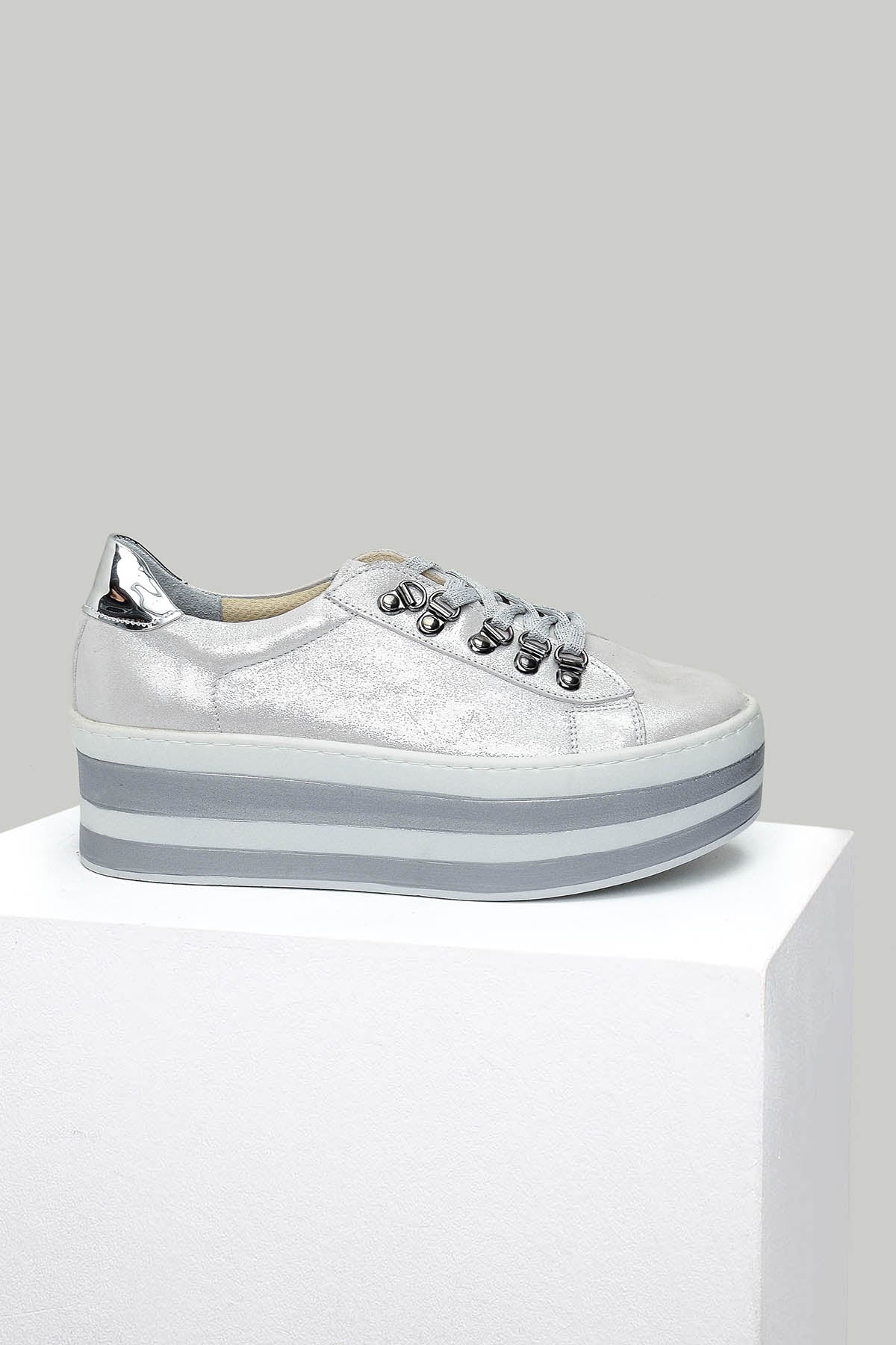 Yüksek Tabanlı Gümüş Kadın Deri Sneaker - Image 2