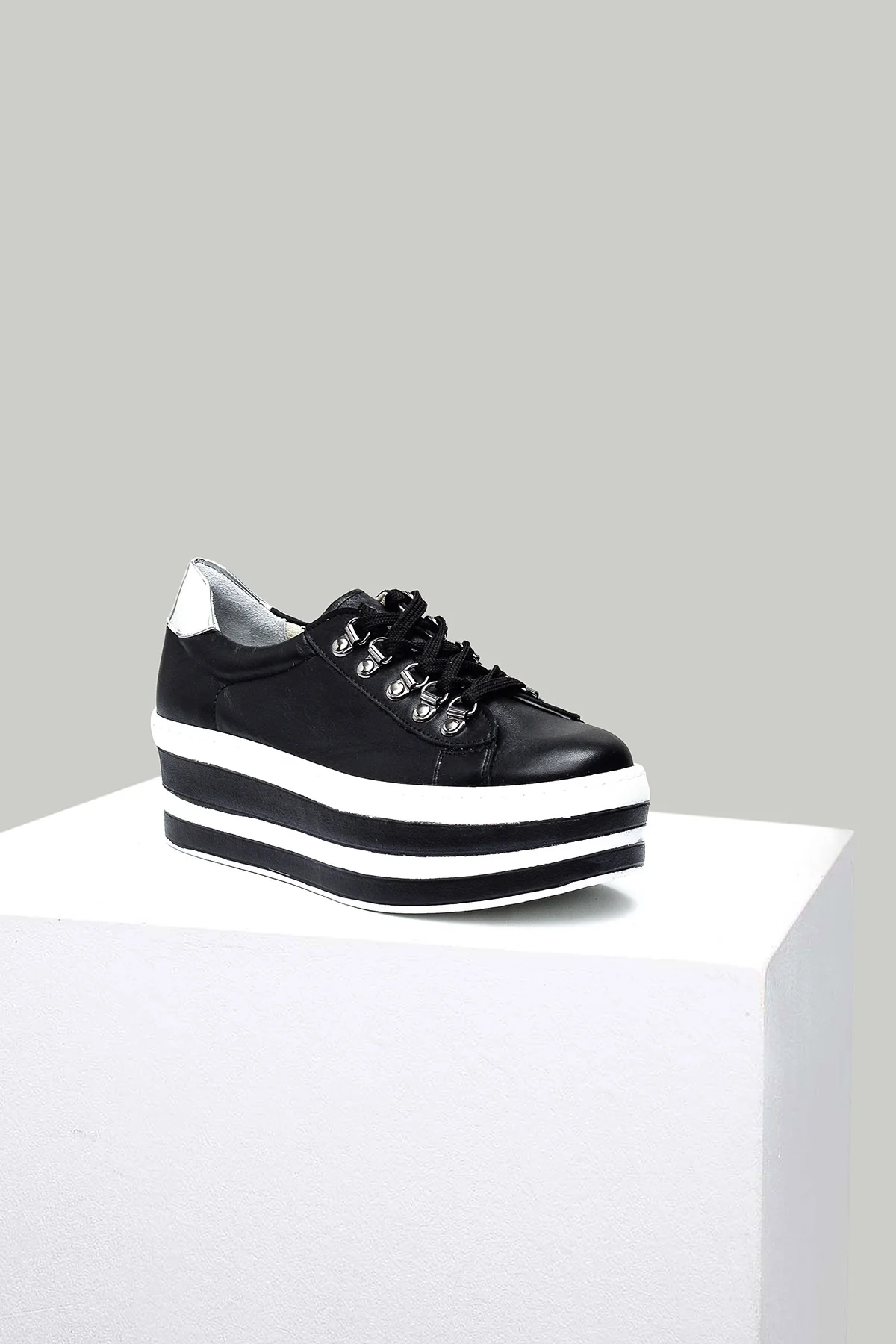 Yüksek Tabanlı Kadın Deri Sneaker - Image 2