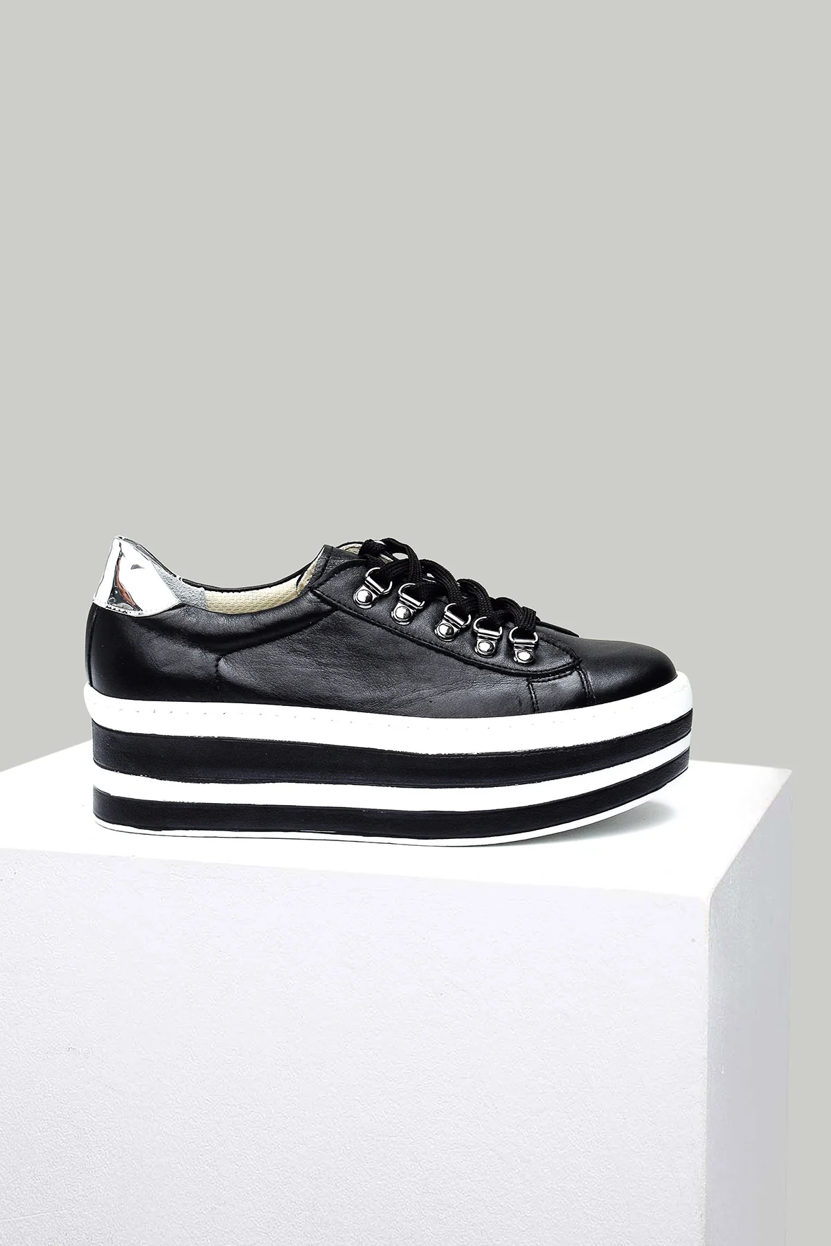Yüksek Tabanlı Kadın Deri Sneaker - Image 3