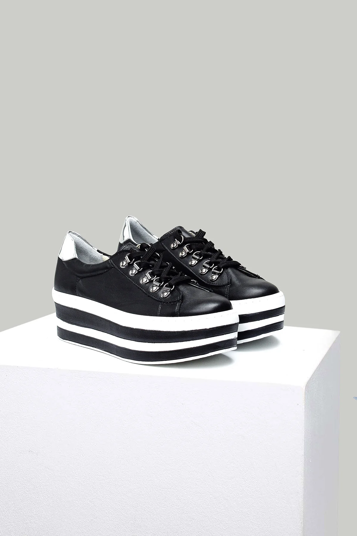Yüksek Tabanlı Kadın Deri Sneaker - Image 5